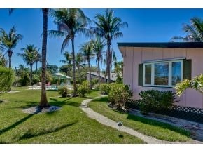 Palms of Sanibel in Sanibel, FL - Building Photo - Building Photo