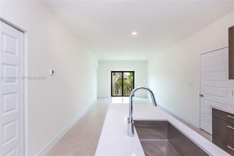 4640 NW 84th Ave in Doral, FL - Building Photo - Building Photo