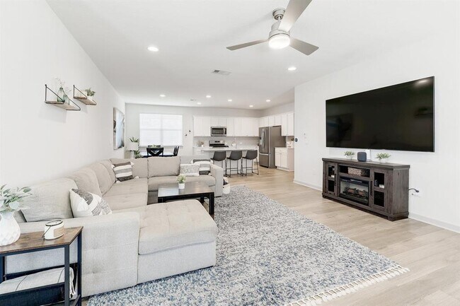 8000 City Top Blvd in Austin, TX - Building Photo - Building Photo