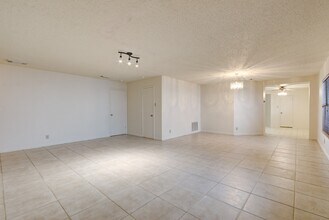 8024 Coral Meadow Dr in Converse, TX - Building Photo - Building Photo