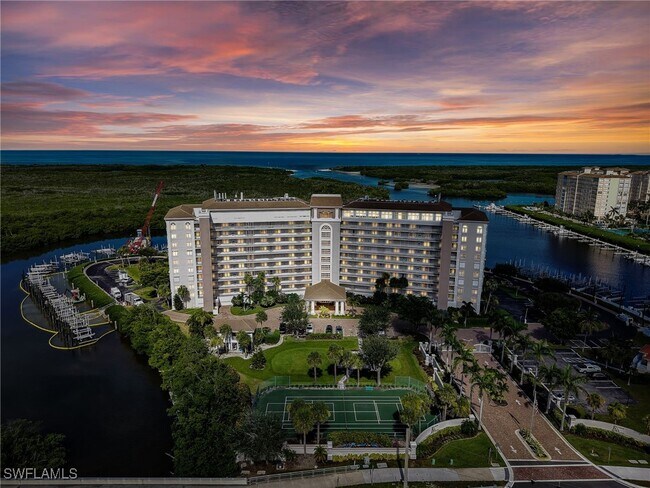 13105 Vanderbilt Dr in Naples, FL - Building Photo - Building Photo
