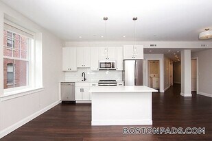 120 Washington St in Salem, MA - Building Photo