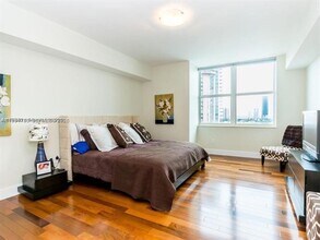 3330 NE 190th St in Aventura, FL - Building Photo - Building Photo