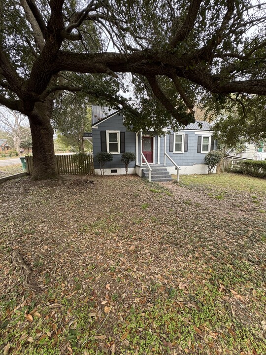 112 Desaussure St in Camden, SC - Building Photo