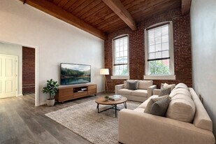 4 Bishop St, Unit 112 in Framingham, MA - Building Photo