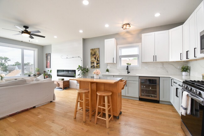 4942 W Belden Ave in Chicago, IL - Building Photo - Building Photo