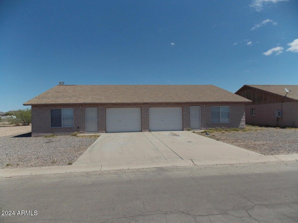 10926 W Carousel Dr in Arizona City, AZ - Building Photo