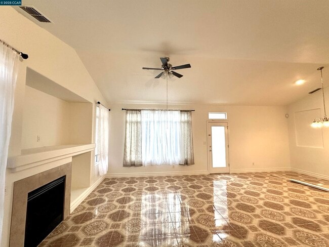 111 Steinbeck Ct in Pittsburg, CA - Building Photo - Building Photo
