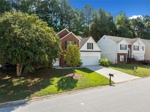 5820 Broadleaf Way in Atlanta, GA - Foto de edificio - Building Photo