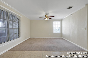 7323 Snowden Rd in San Antonio, TX - Foto de edificio - Building Photo