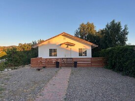 37645 Vía De Los Arboles in Temecula, CA - Building Photo