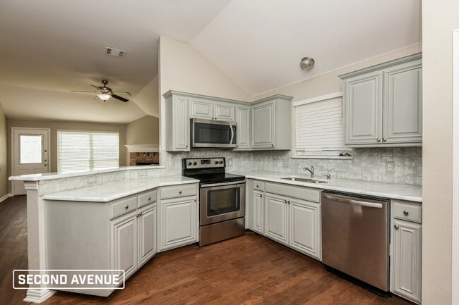 1304 Sierra Blanca Dr in Burleson, TX - Building Photo - Building Photo