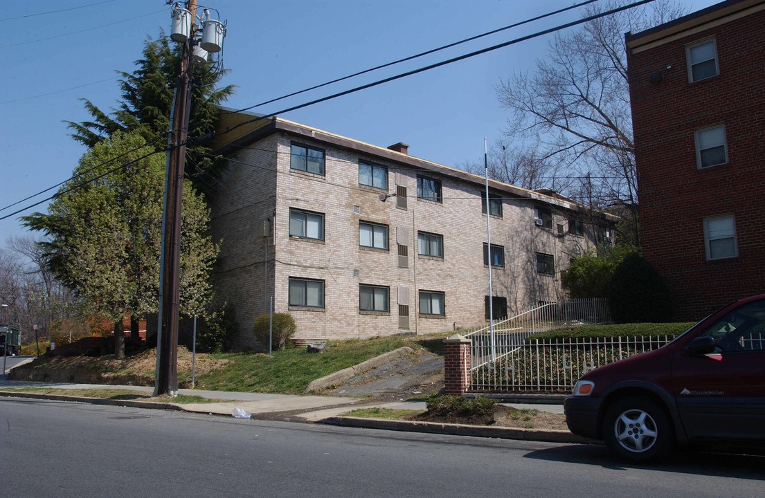 4180 Livingston Rd SE in Washington, DC - Building Photo