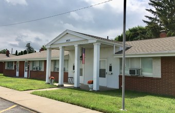 4825 Hill Ave in Toledo, OH - Foto de edificio - Building Photo