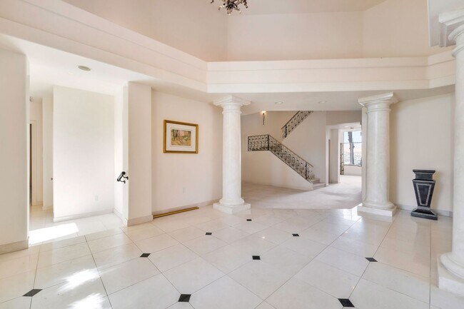 27 Grand Miramar Dr in Henderson, NV - Building Photo - Building Photo