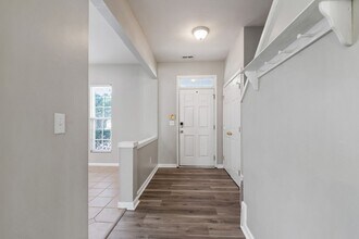 410 Hickory Meadow Cir in Morrisville, NC - Building Photo - Building Photo