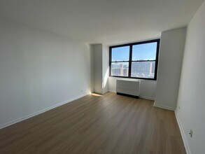 200 E 27th St in New York, NY - Building Photo - Building Photo