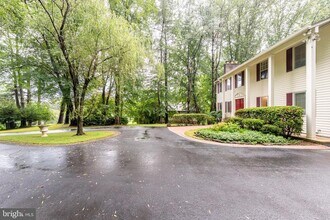 10518 Brevity Dr in Great Falls, VA - Building Photo - Building Photo