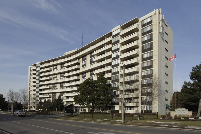 Applewood on the Park in Mississauga, ON - Building Photo - Building Photo