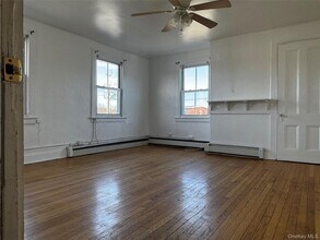 239 W Main St, Unit 3 in Goshen, NY - Foto de edificio - Building Photo