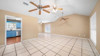 417 Shawnee in Montgomery, TX - Building Photo
