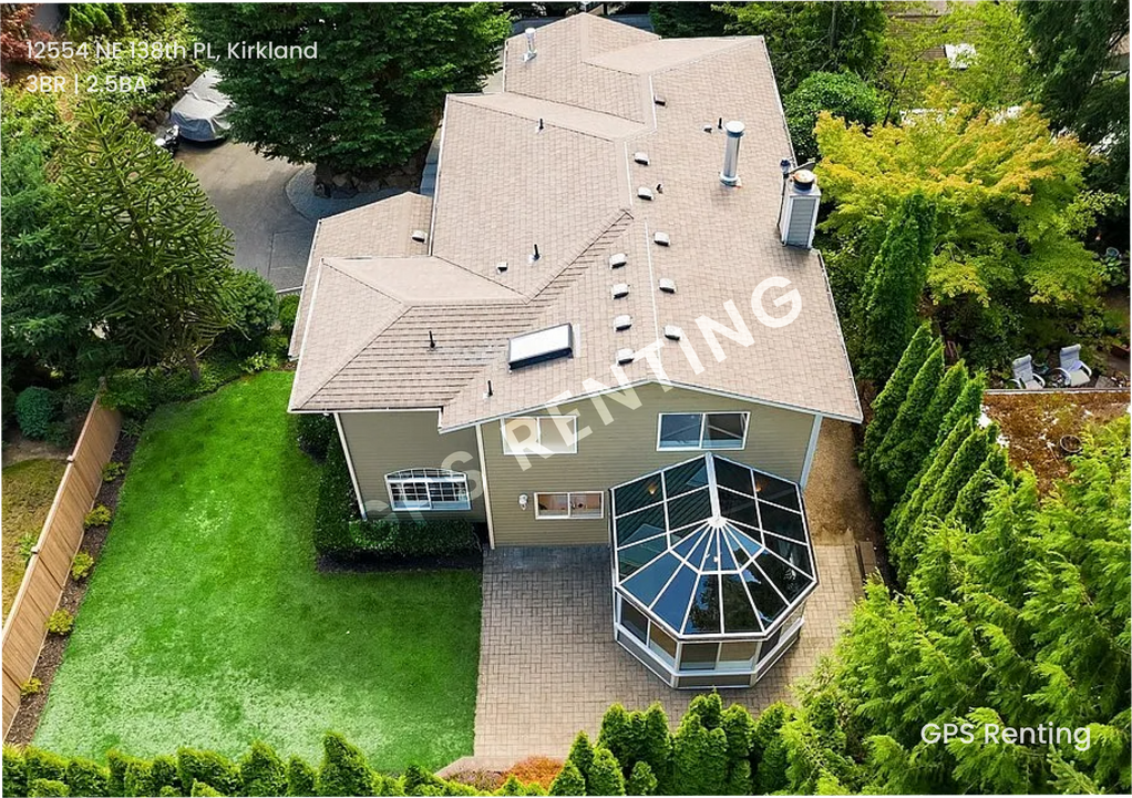 12554 NE 138th Pl in Kirkland, WA - Building Photo