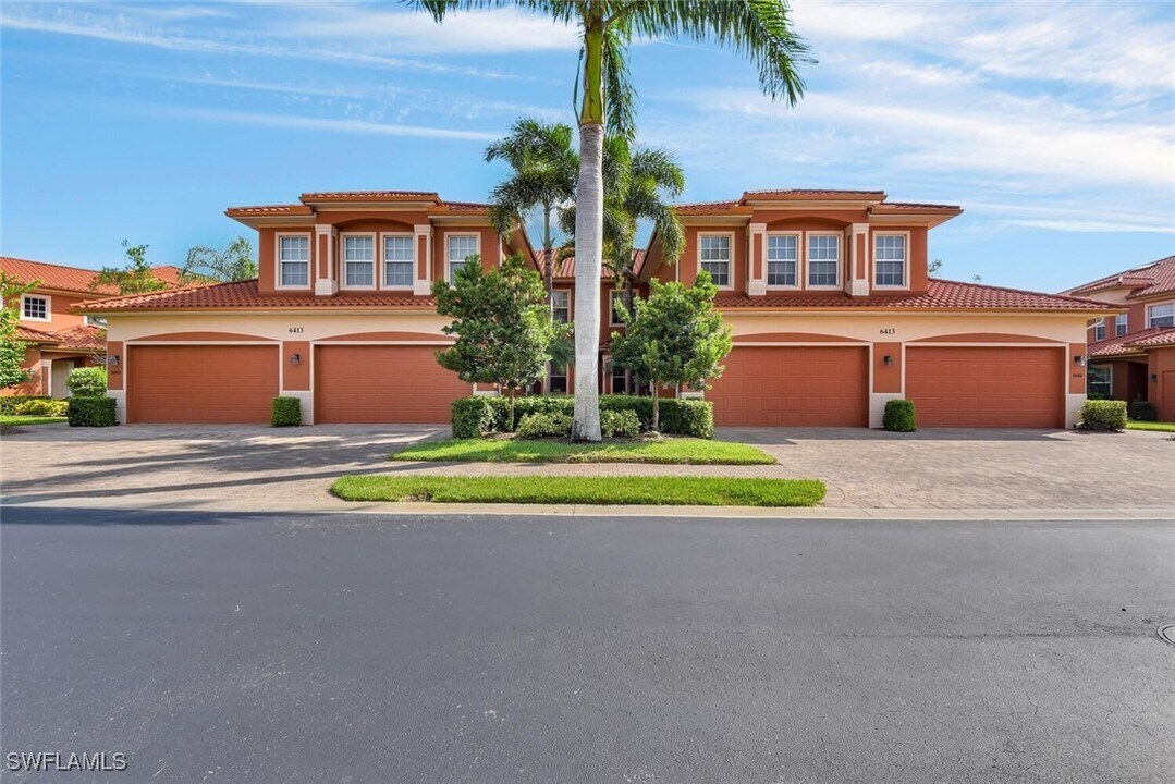 6413 Legacy Cir in Naples, FL - Building Photo