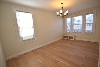 376 Van Nostrand Ave in Jersey City, NJ - Building Photo - Building Photo