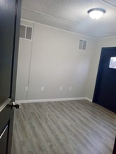 777 E Yerby St in Marshall, MO - Building Photo - Building Photo