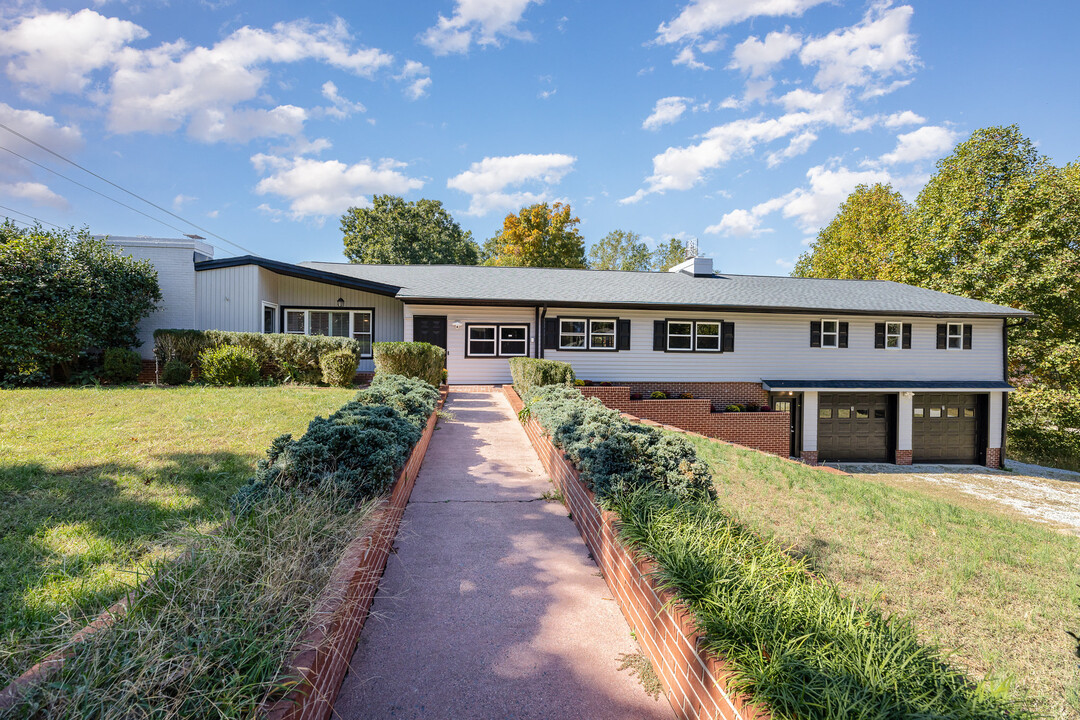 234 Forest Dr in Kernersville, NC - Building Photo