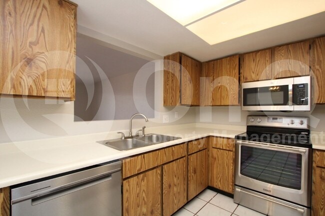 property at 744 W Oxford Dr