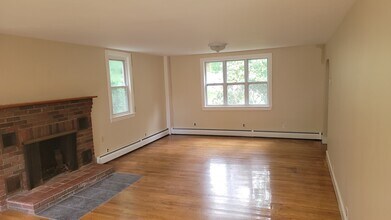 84 Emerald Rd in Rutland, MA - Building Photo - Building Photo