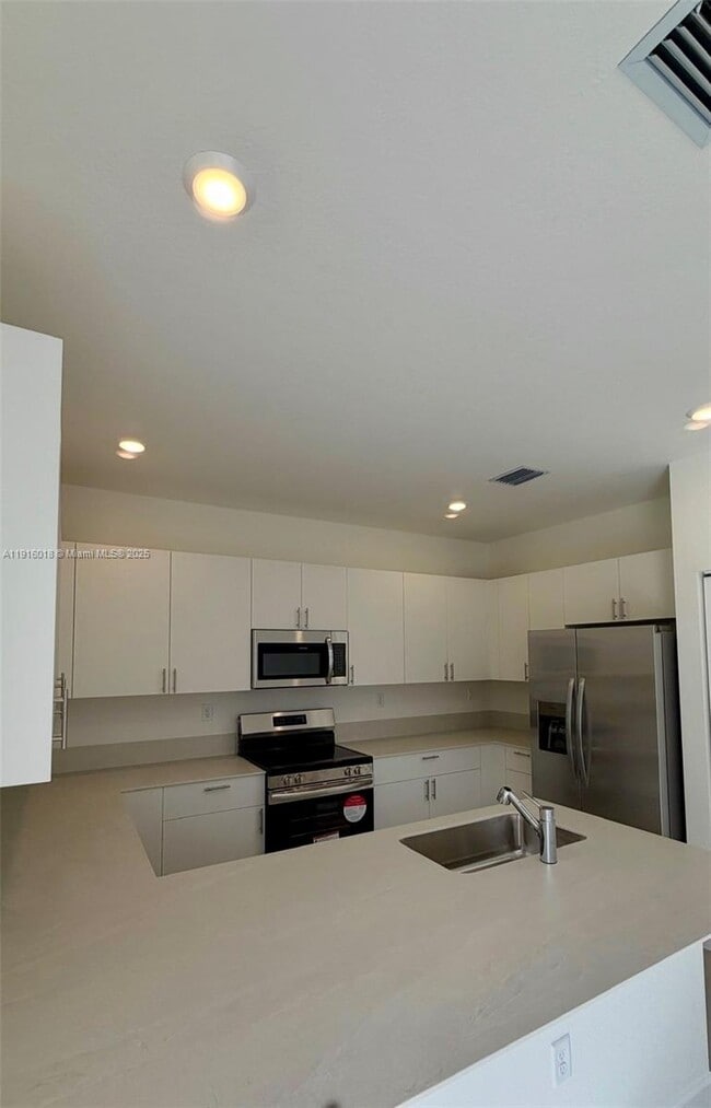 15608 SW 276th Ter in Homestead, FL - Building Photo - Building Photo