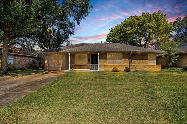 property at 2106 Stonecrest Dr