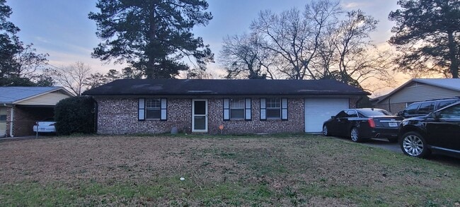 1916 Kings Grant Dr