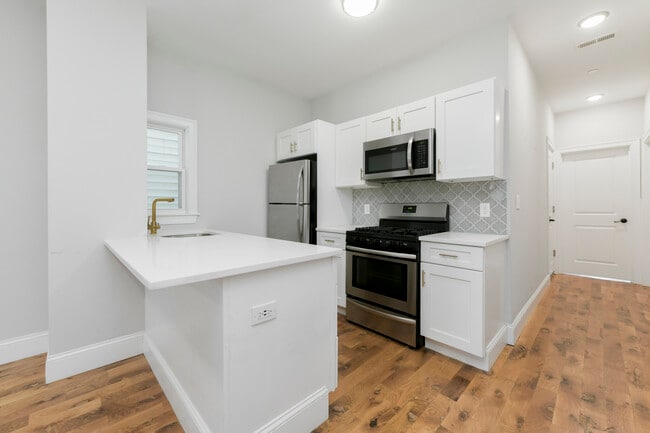 223 London St, Unit 2