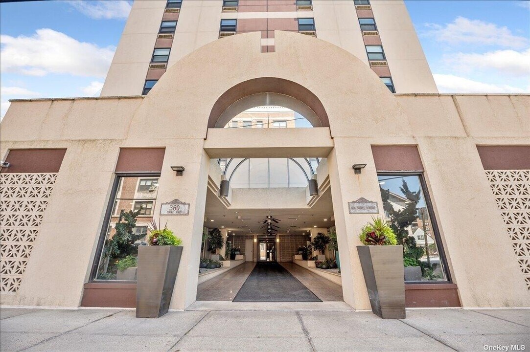 360 Shore Rd in Long Beach, NY - Building Photo