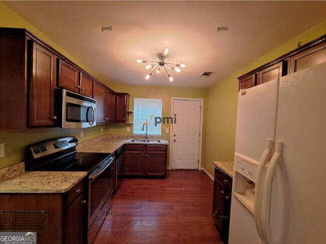 1391 Lochland Rd SE in Atlanta, GA - Building Photo - Building Photo
