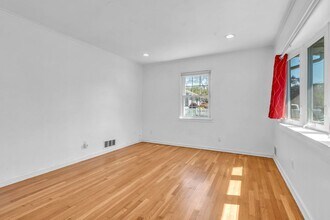 253 Fairmount Ave in South Plainfield, NJ - Building Photo - Building Photo