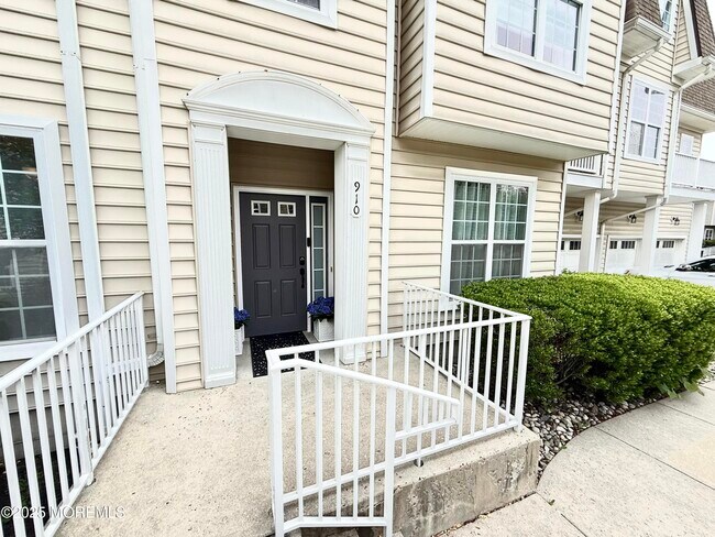 910 Abby Rd in Middletown, NJ - Building Photo - Building Photo