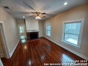 8 French Ct in San Antonio, TX - Building Photo - Building Photo