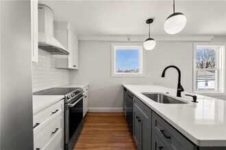 36 Evarts St in Newport, RI - Building Photo - Building Photo