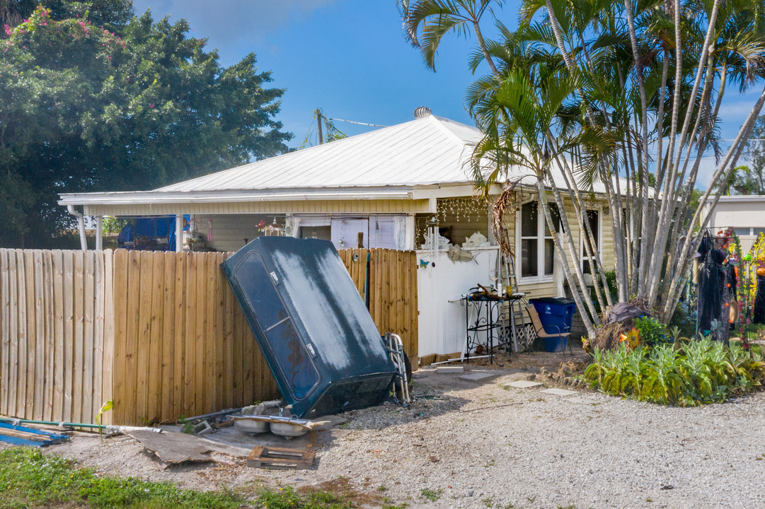 10538-10540 Hampton St in Bonita Springs, FL - Building Photo