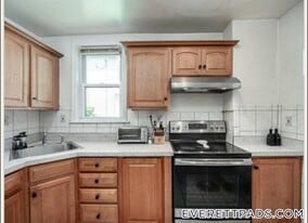 121 Hancock St, Unit 1 in Everett, MA - Building Photo