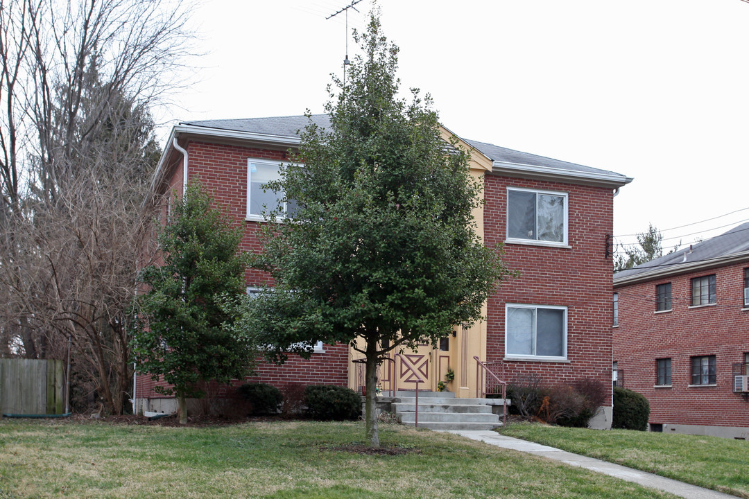 7012 Maple Ave in Cincinnati, OH - Foto de edificio