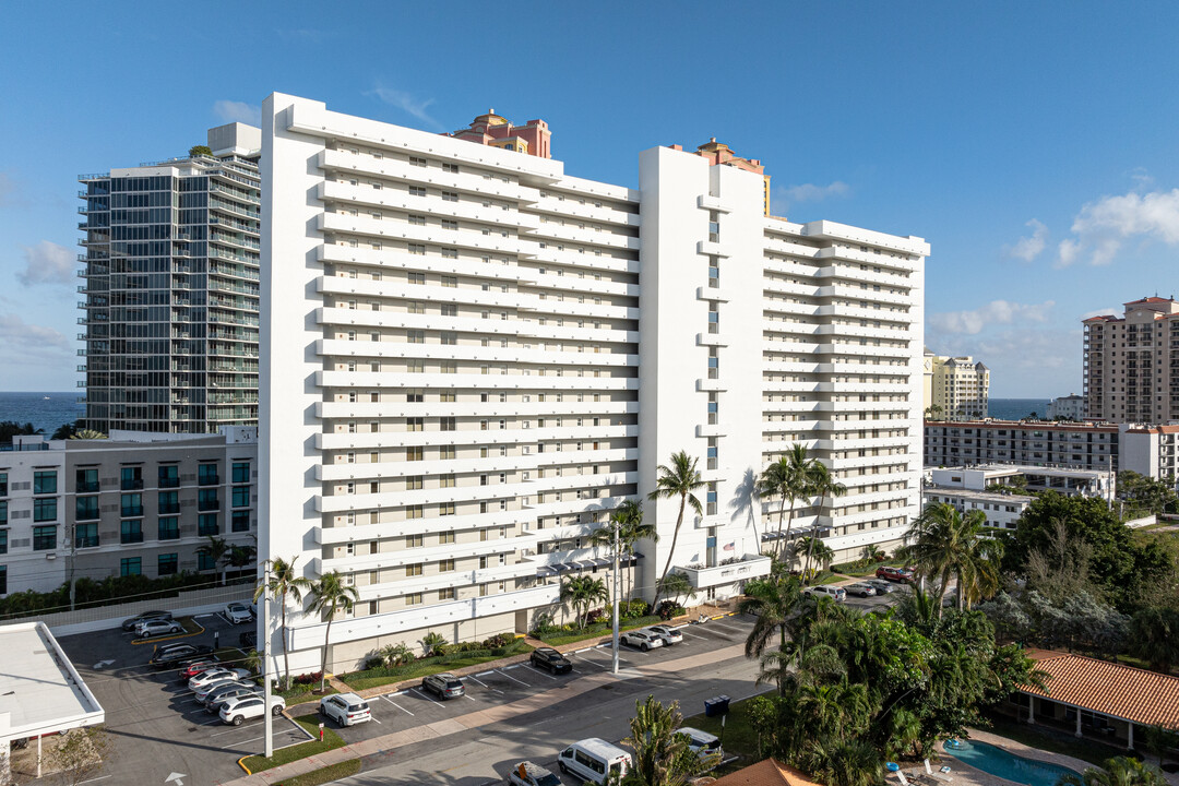 White Egret in Fort Lauderdale, FL - Building Photo