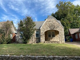 1243 S Columbia Ave in Tulsa, OK - Building Photo