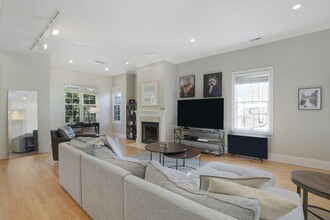 3212 N Kenmore Ave, Unit 2 in Chicago, IL - Building Photo - Building Photo