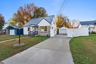 504 W 1st St in Shawano, WI - Building Photo