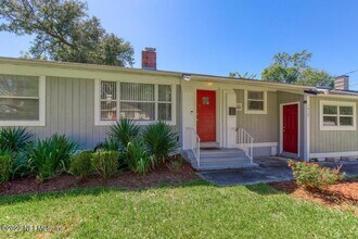 1058 Willis Dr in Jacksonville, FL - Foto de edificio - Building Photo